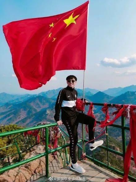 救援秀气的男孩